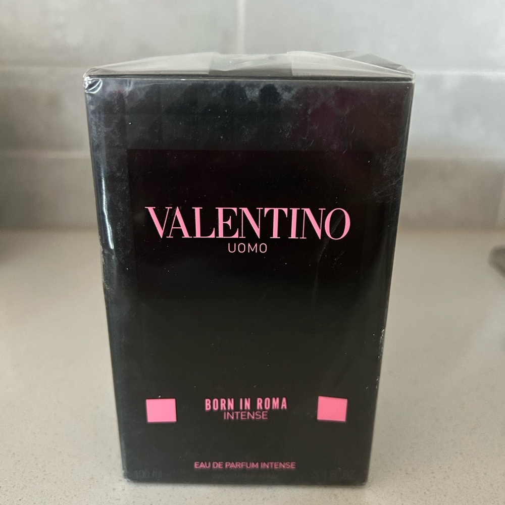 Valentino Uomo Intense Black and Pink Packaging